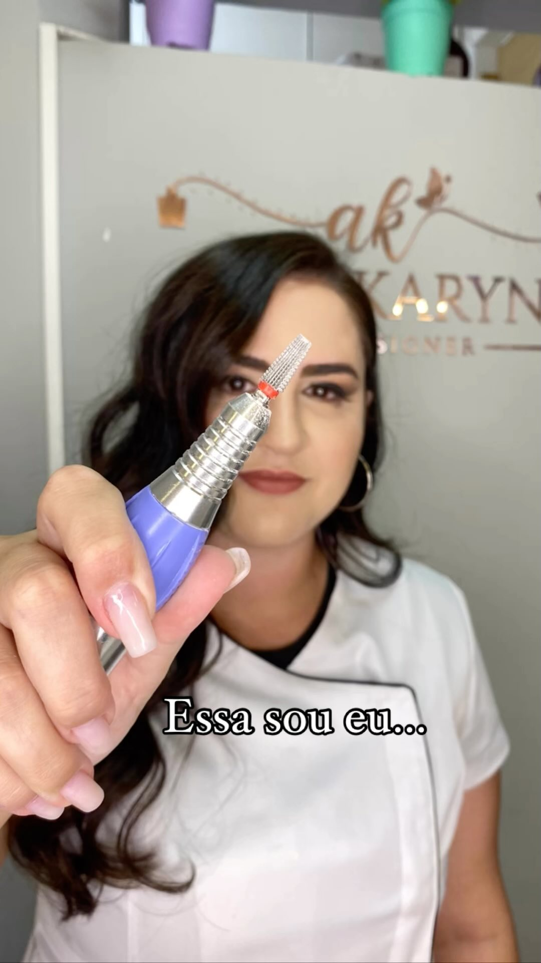 Detalhe de unhas com acabamento natural